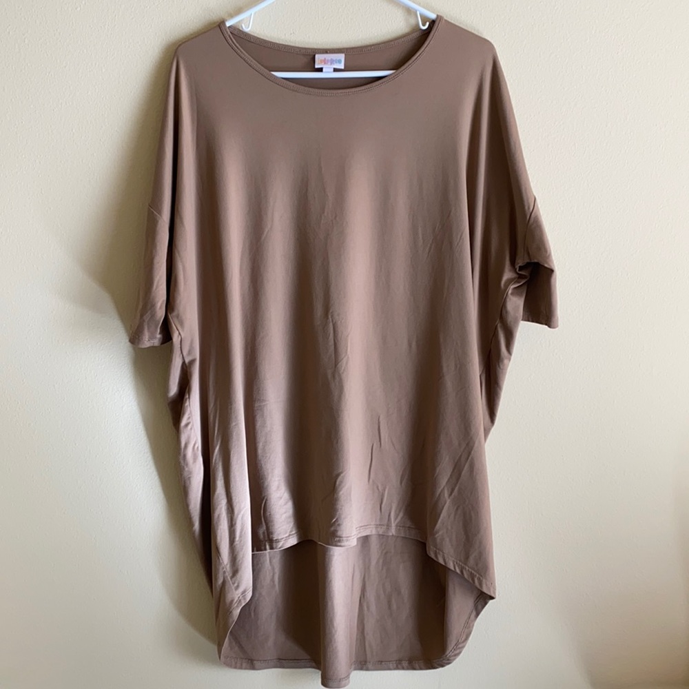 VGUC -- LuLaRoe High Low Shirt- M